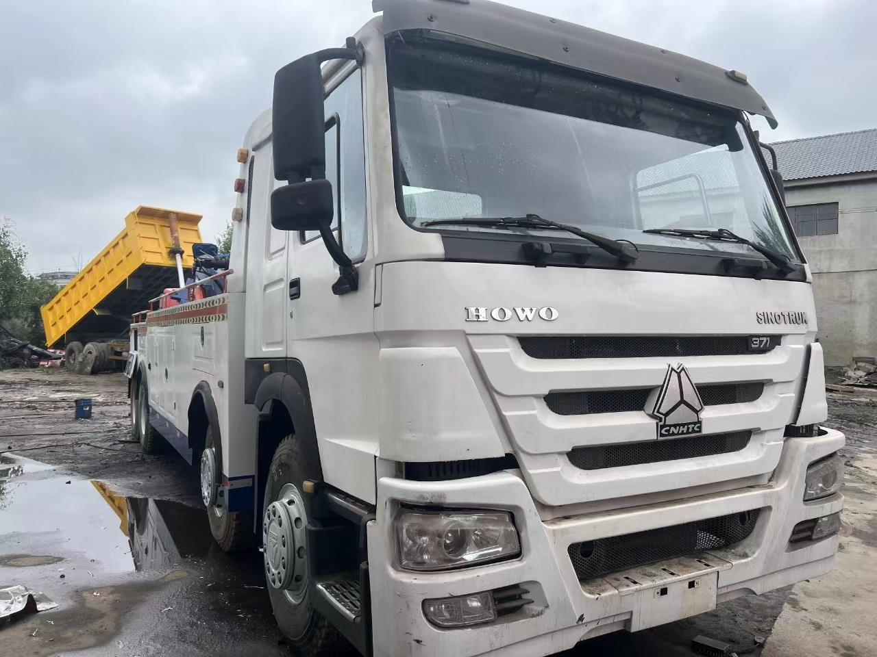 SINOTRUK  - Грузовик: фото 1 SINOTRUK  - Грузовик: фото 1