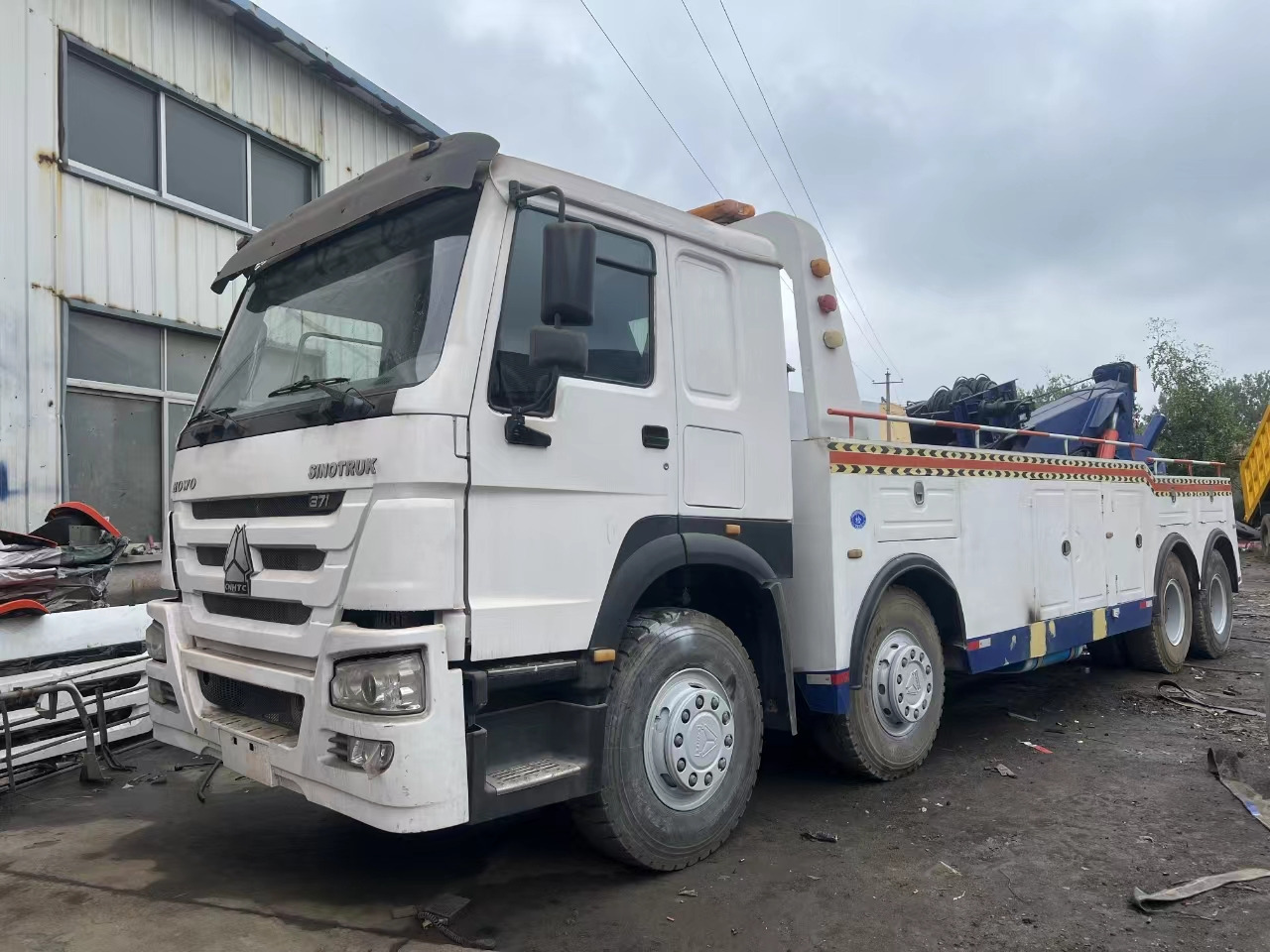 SINOTRUK  - Грузовик: фото 2 SINOTRUK  - Грузовик: фото 2