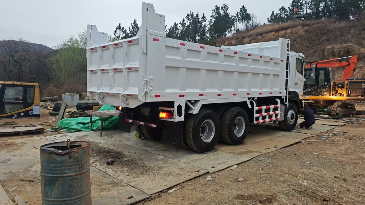 HINO HINO 700 - Самосвал: фото 2 HINO HINO 700 - Самосвал: фото 2