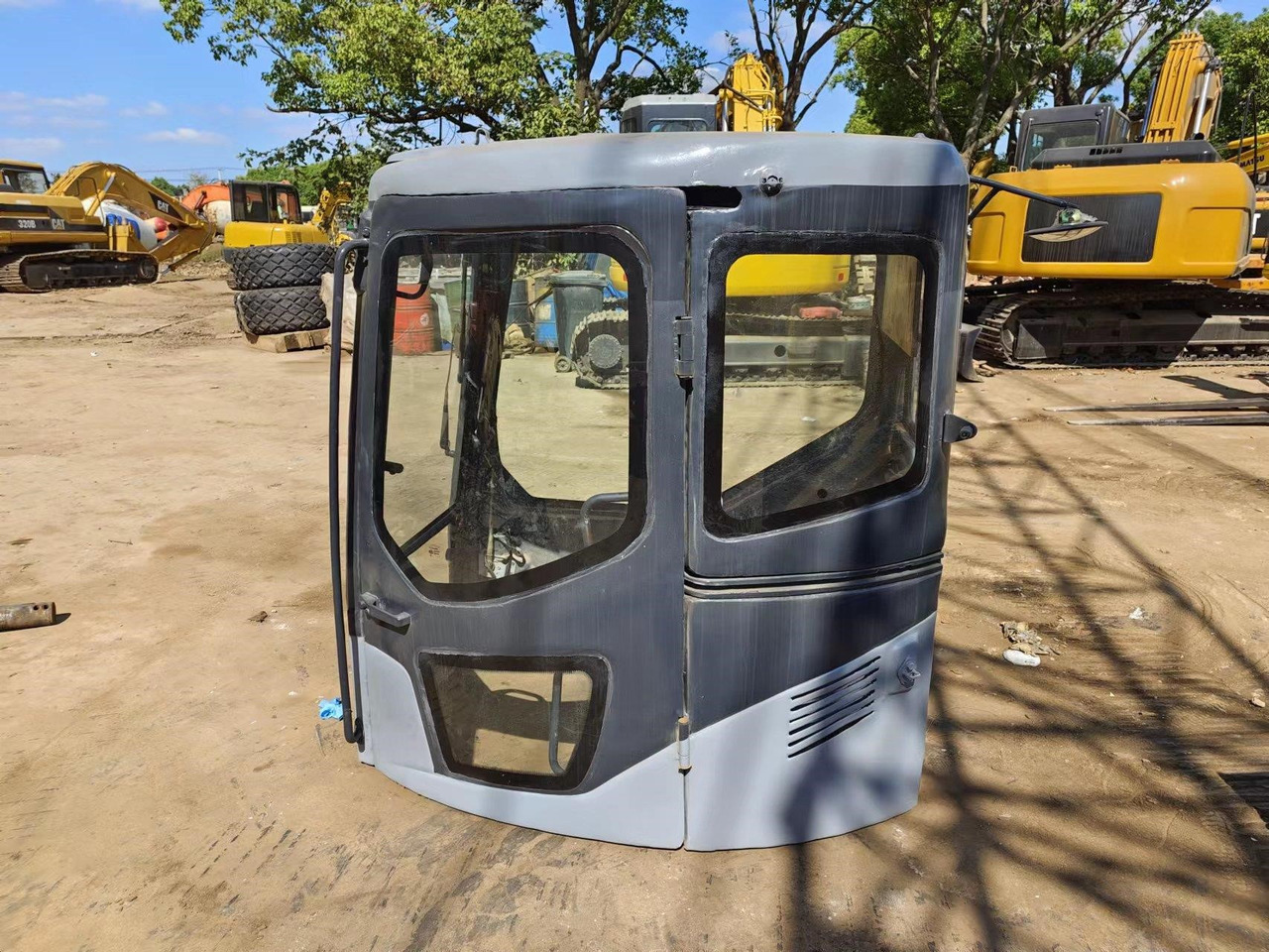 KOMATSU PC78US-6 - Кабина для Экскаваторов: фото 2 KOMATSU PC78US-6 - Кабина для Экскаваторов: фото 2