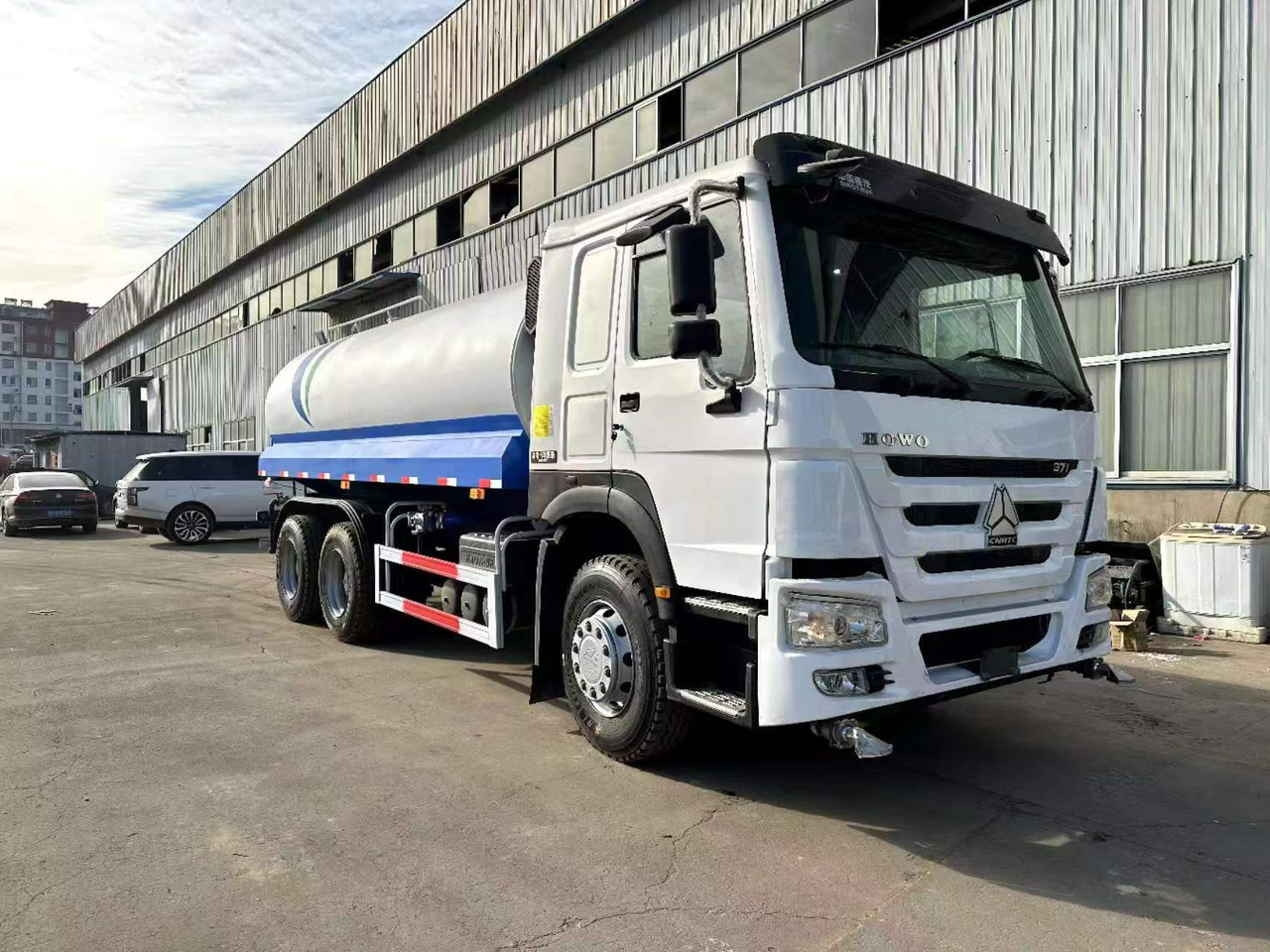 SINOTRUK 20  cubic  meters  tanker - Грузовик-цистерна: фото 1 SINOTRUK 20  cubic  meters  tanker - Грузовик-цистерна: фото 1