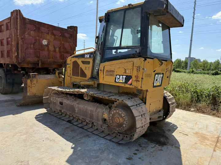100% Original Caterpillar D5K Mini Track Dozer Cat D5K Bulldozer Superior Performance Running Working Condition Hot Sale - Бульдозер: фото 3 100% Original Caterpillar D5K Mini Track Dozer Cat D5K Bulldozer Superior Performance Running Working Condition Hot Sale - Бульдозер: фото 3