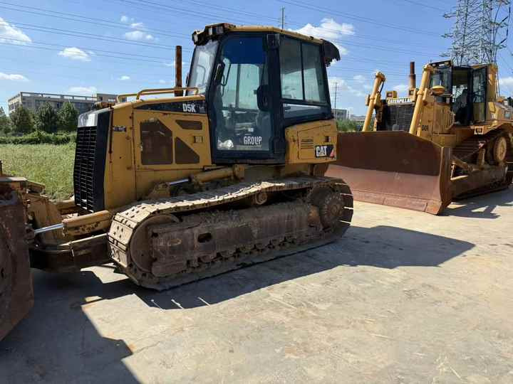 100% Original Caterpillar D5K Mini Track Dozer Cat D5K Bulldozer Superior Performance Running Working Condition Hot Sale - Бульдозер: фото 5 100% Original Caterpillar D5K Mini Track Dozer Cat D5K Bulldozer Superior Performance Running Working Condition Hot Sale - Бульдозер: фото 5