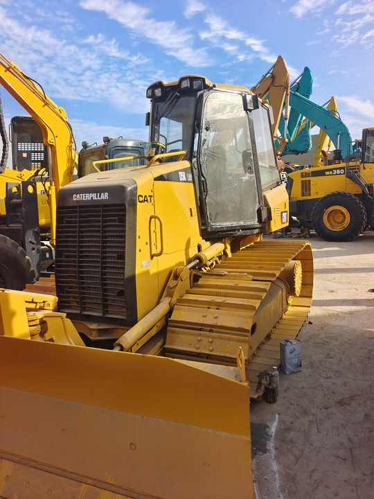 Good Condition D3K Bulldozer Used Crawler Bulldozer with Parts Price Bulldozers - Бульдозер: фото 5 Good Condition D3K Bulldozer Used Crawler Bulldozer with Parts Price Bulldozers - Бульдозер: фото 5