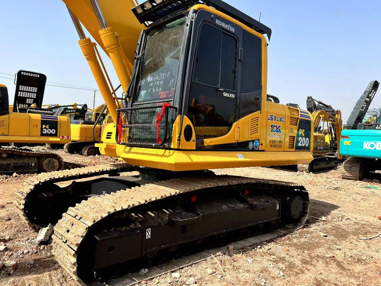 KOMATSU Used Excavator Hotsale PC200-8 Good Condition Japan - Гусеничный экскаватор: фото 2 KOMATSU Used Excavator Hotsale PC200-8 Good Condition Japan - Гусеничный экскаватор: фото 2