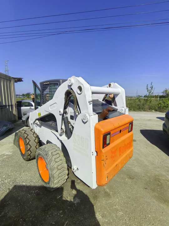 Second Hand Bobcat S300 Skid Steer Loader High Quality Cheap 95% New Used Mini Bobcati Bobcate S300 - Мини-погрузчик с бортовым поворотом: фото 4 Second Hand Bobcat S300 Skid Steer Loader High Quality Cheap 95% New Used Mini Bobcati Bobcate S300 - Мини-погрузчик с бортовым поворотом: фото 4