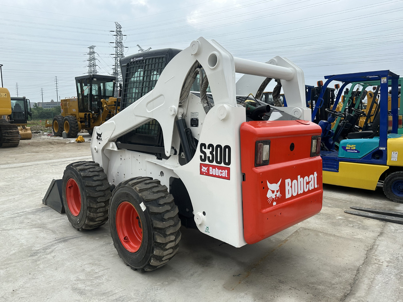 Second hand Hot sale skid-steers Bobcat S300 - Мини-погрузчик с бортовым поворотом: фото 2 Second hand Hot sale skid-steers Bobcat S300 - Мини-погрузчик с бортовым поворотом: фото 2