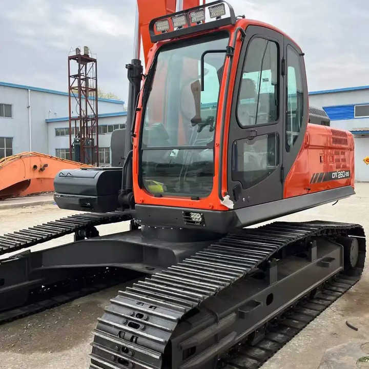 Used Excavator Doosan DX260LC-9 Excavators Mini Equipment Earth Moving Machinery Doosan Digger Excavator for Sale - Мини-экскаватор: фото 5 Used Excavator Doosan DX260LC-9 Excavators Mini Equipment Earth Moving Machinery Doosan Digger Excavator for Sale - Мини-экскаватор: фото 5