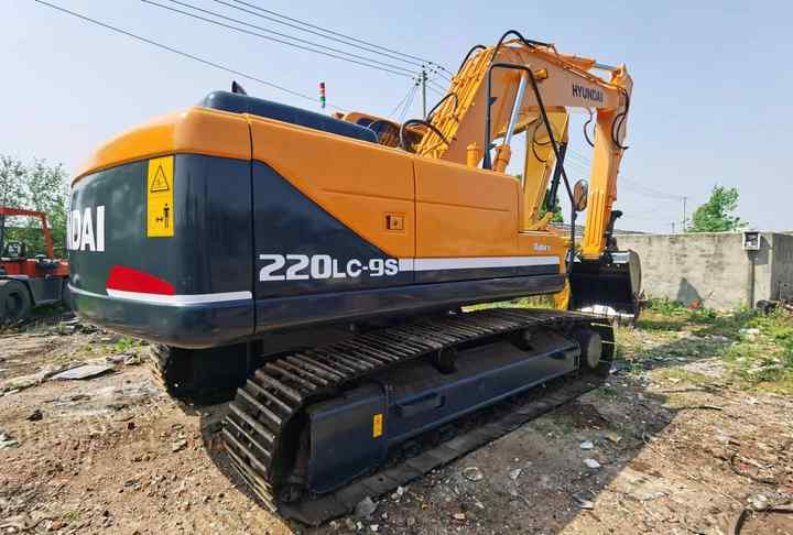 Used HYUNDAI R220-9S New Model Excavator Second Hand Machine Popular Brand Korean hyundai Hydraulic Machinery - Гусеничный экскаватор: фото 3 Used HYUNDAI R220-9S New Model Excavator Second Hand Machine Popular Brand Korean hyundai Hydraulic Machinery - Гусеничный экскаватор: фото 3
