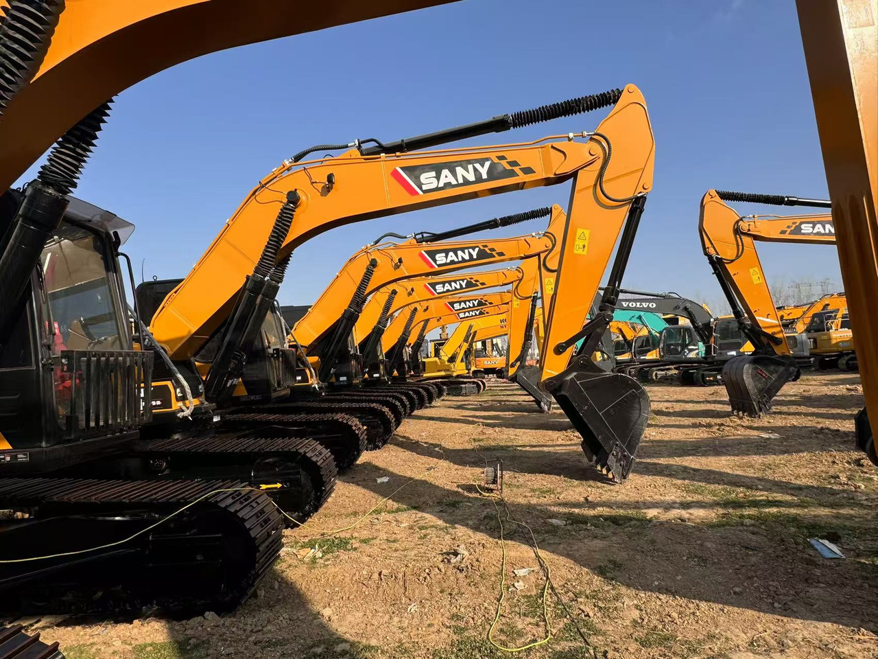 Used High Quality volvo EC300DL 30ton excavator machinery - Гусеничный экскаватор: фото 4 Used High Quality volvo EC300DL 30ton excavator machinery - Гусеничный экскаватор: фото 4