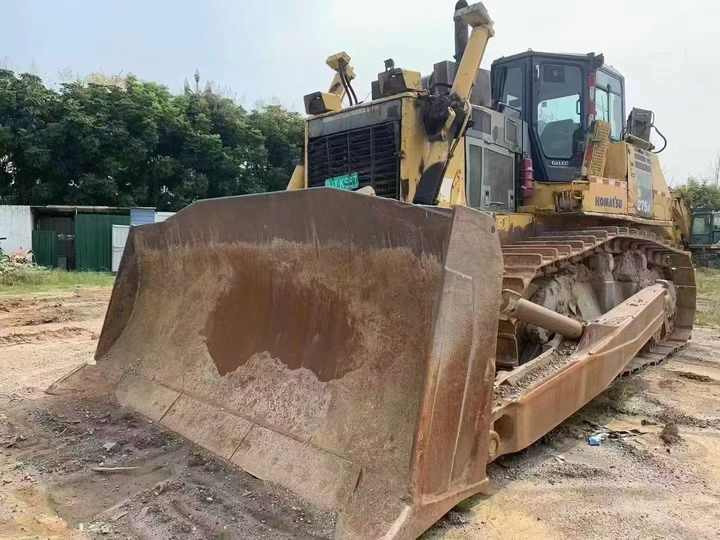Used Large Komatsu 275 Bulldozer Komatsu D275A-5 Bulldozer Original Paint Strong Power in Very Good Condition Low Price for Sale - Бульдозер: фото 2 Used Large Komatsu 275 Bulldozer Komatsu D275A-5 Bulldozer Original Paint Strong Power in Very Good Condition Low Price for Sale - Бульдозер: фото 2
