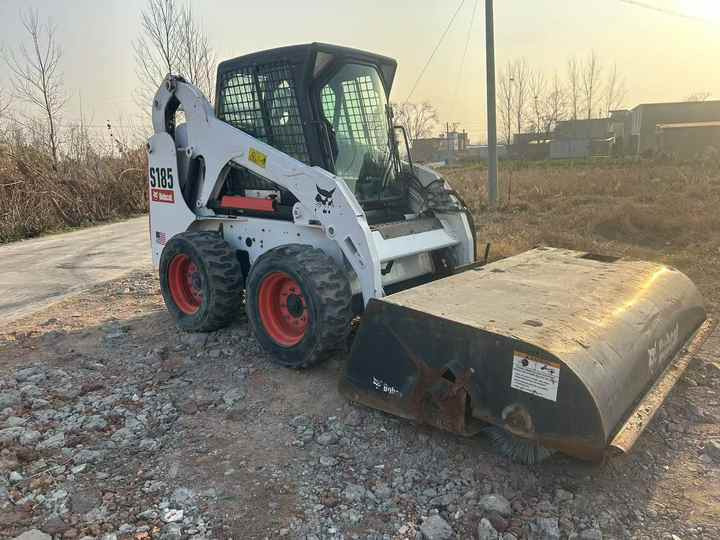 Used bobcat s185 skid steer loader on sale 100% excellent condition bobcat brand s185 s300 s550 s16 s18 skid steer sale - Мини-погрузчик с бортовым поворотом: фото 4 Used bobcat s185 skid steer loader on sale 100% excellent condition bobcat brand s185 s300 s550 s16 s18 skid steer sale - Мини-погрузчик с бортовым поворотом: фото 4