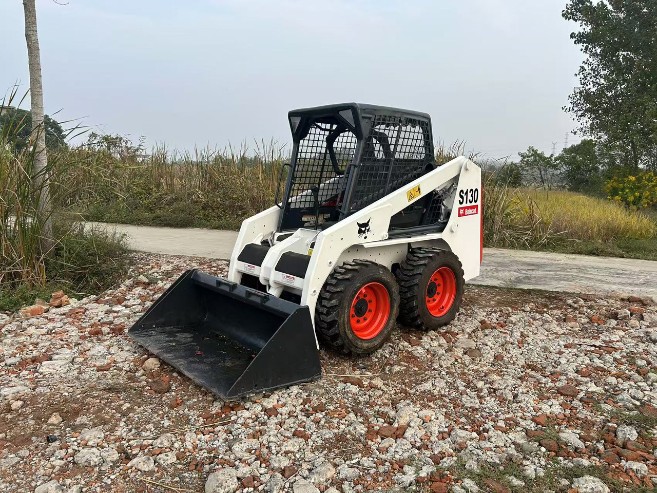 BOBCAT S130 - Мини-погрузчик с бортовым поворотом: фото 2 BOBCAT S130 - Мини-погрузчик с бортовым поворотом: фото 2