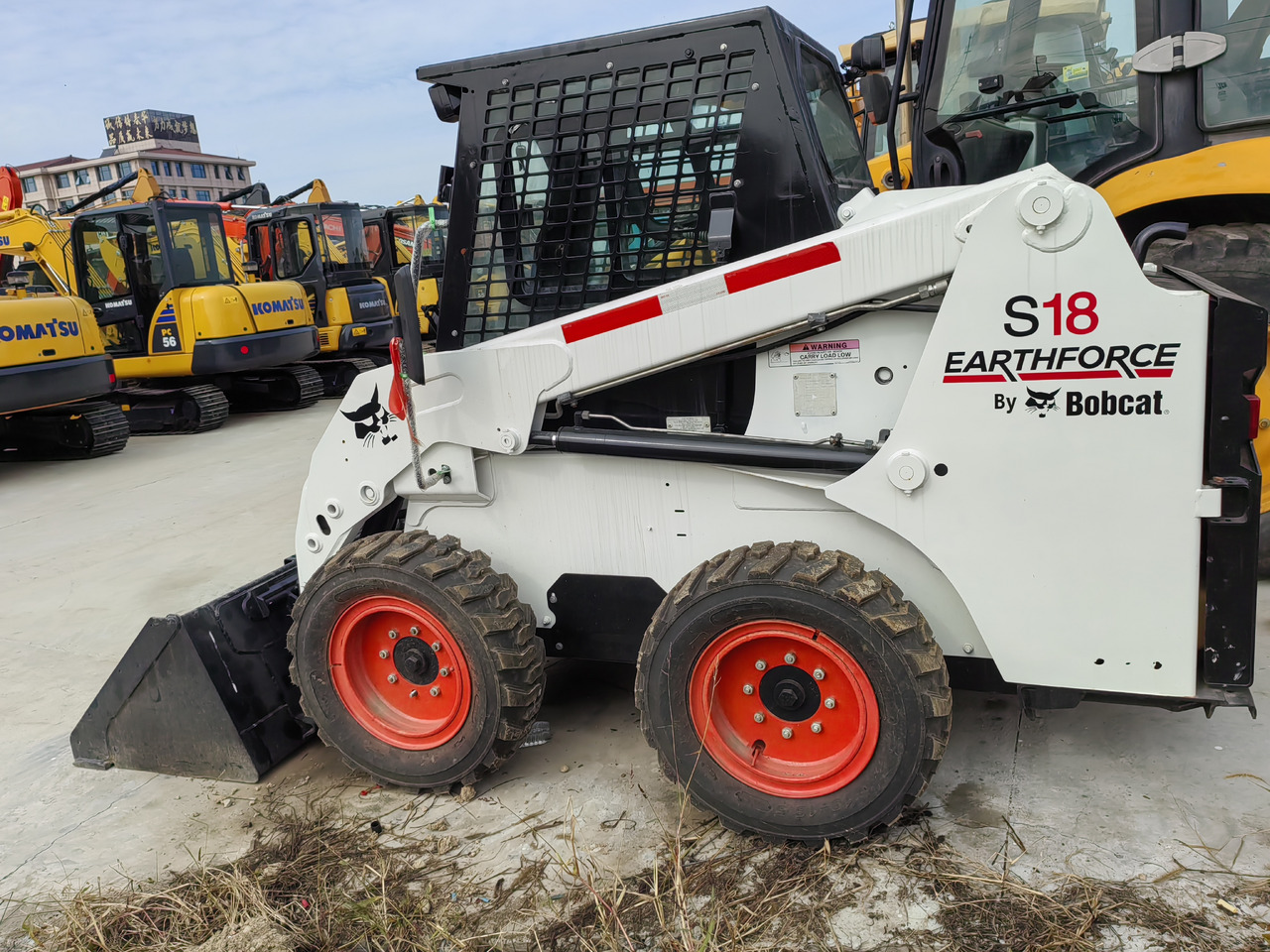 BOBCAT S18 - Мини-погрузчик с бортовым поворотом: фото 1 BOBCAT S18 - Мини-погрузчик с бортовым поворотом: фото 1