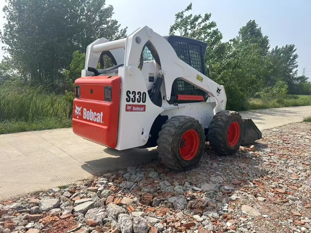 BOBCAT S330 - Мини-погрузчик с бортовым поворотом: фото 2 BOBCAT S330 - Мини-погрузчик с бортовым поворотом: фото 2
