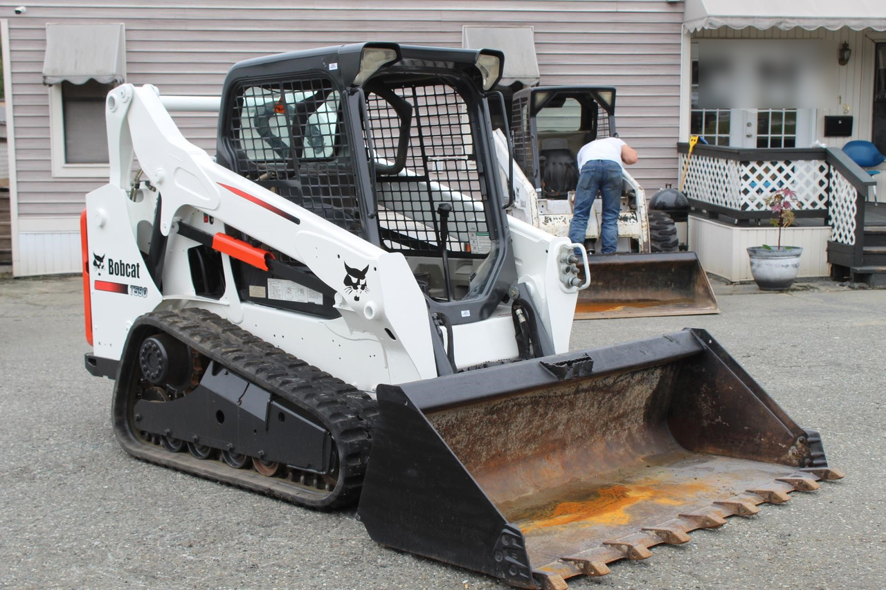 BOBCAT T590 - Мини-погрузчик с бортовым поворотом: фото 1 BOBCAT T590 - Мини-погрузчик с бортовым поворотом: фото 1