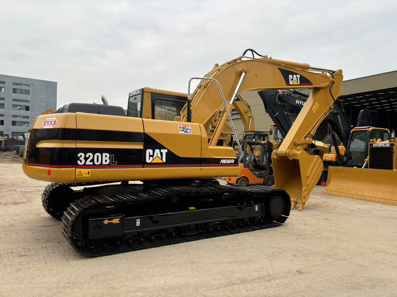 CATERPILLAR 320B - Гусеничный экскаватор: фото 1 CATERPILLAR 320B - Гусеничный экскаватор: фото 1