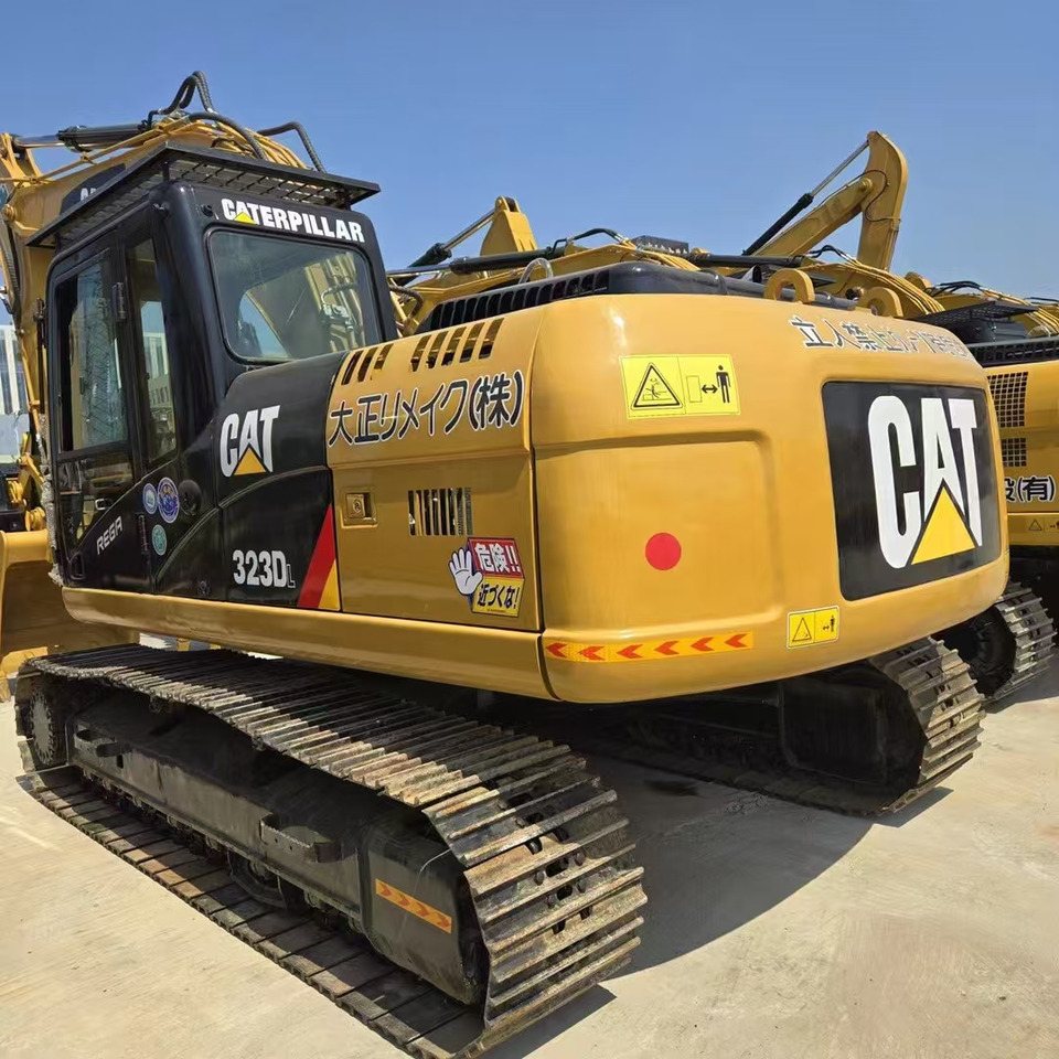 CATERPILLAR 323D2 - Гусеничный экскаватор: фото 1 CATERPILLAR 323D2 - Гусеничный экскаватор: фото 1