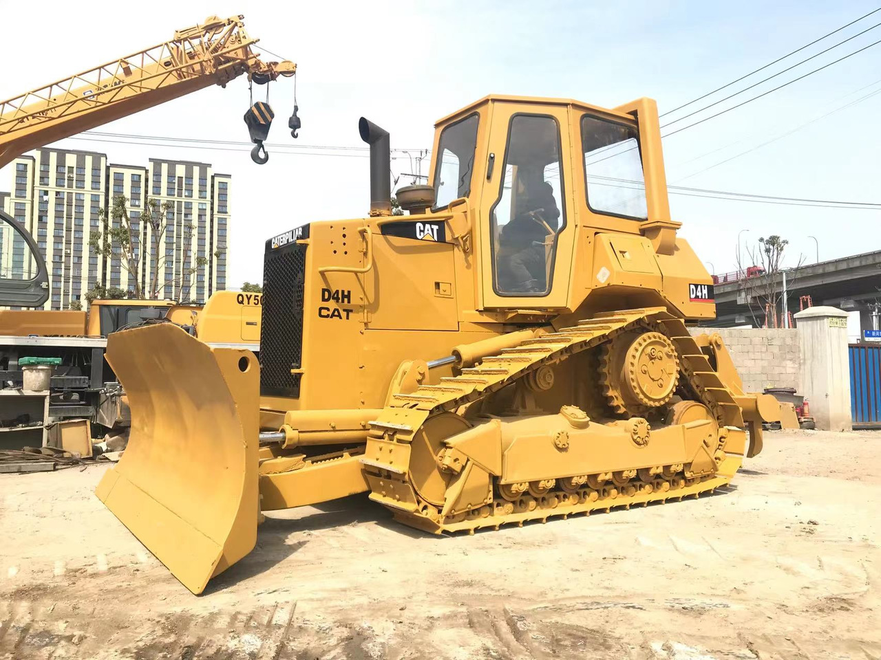 CATERPILLAR D4H - Бульдозер: фото 1 CATERPILLAR D4H - Бульдозер: фото 1