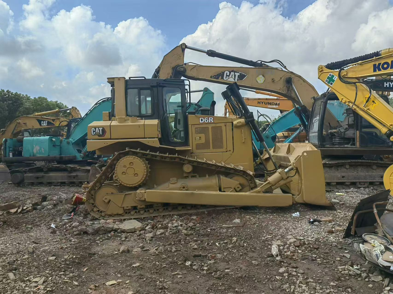 CATERPILLAR D6R - Бульдозер: фото 1 CATERPILLAR D6R - Бульдозер: фото 1