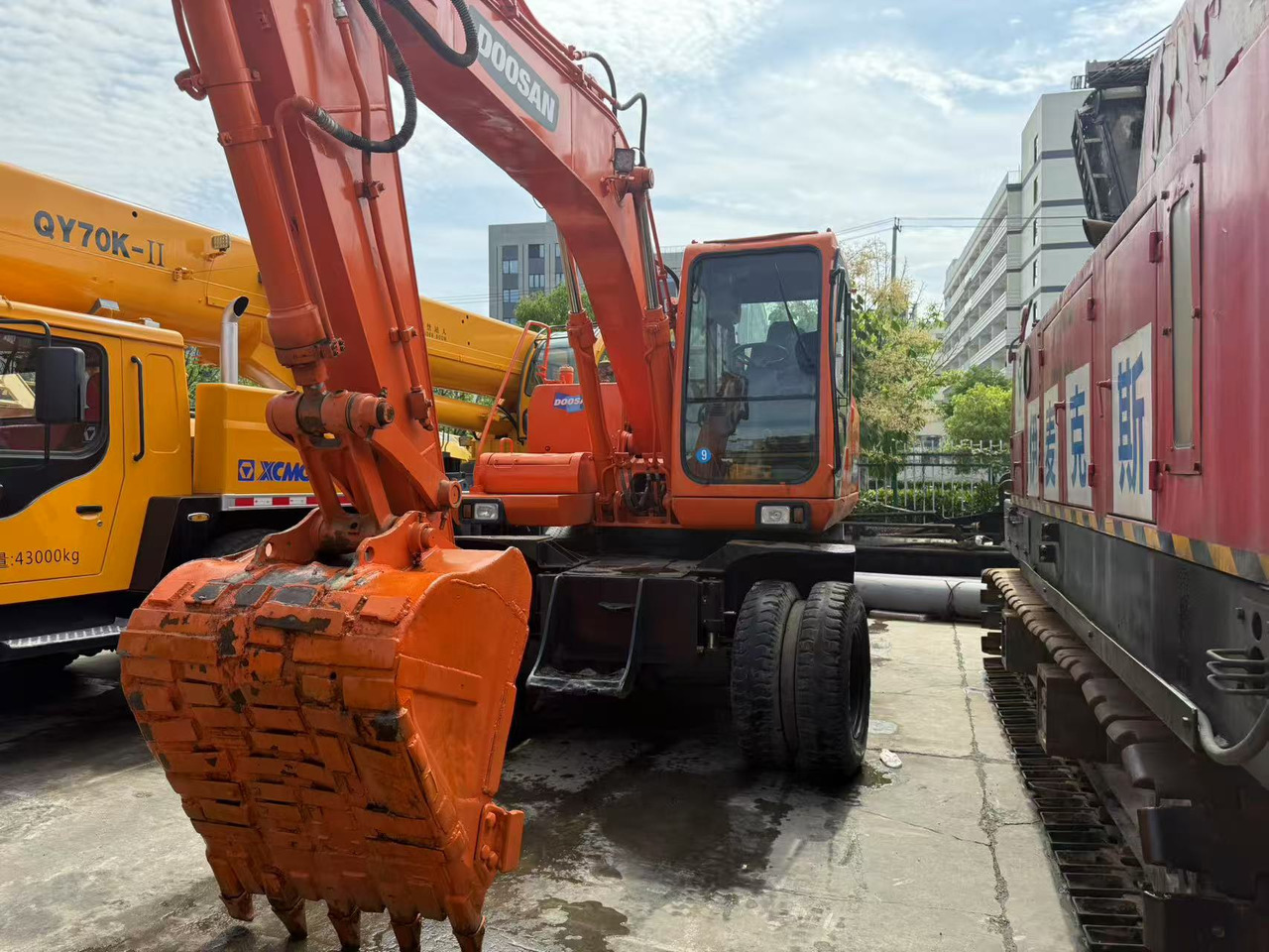 DOOSAN DH150W-7 - Колёсный экскаватор: фото 2 DOOSAN DH150W-7 - Колёсный экскаватор: фото 2