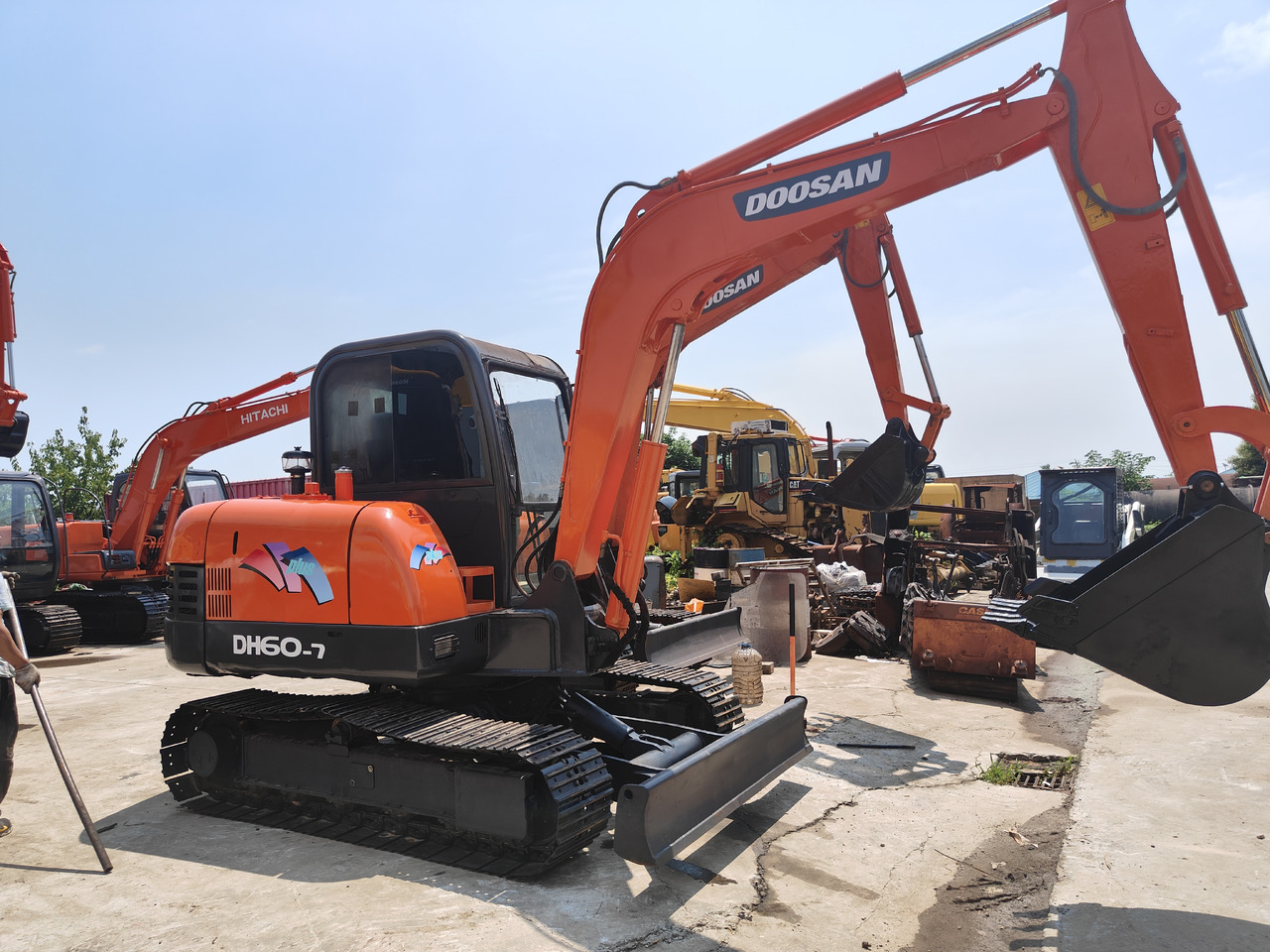 DOOSAN DH60-7 - Гусеничный экскаватор: фото 1 DOOSAN DH60-7 - Гусеничный экскаватор: фото 1