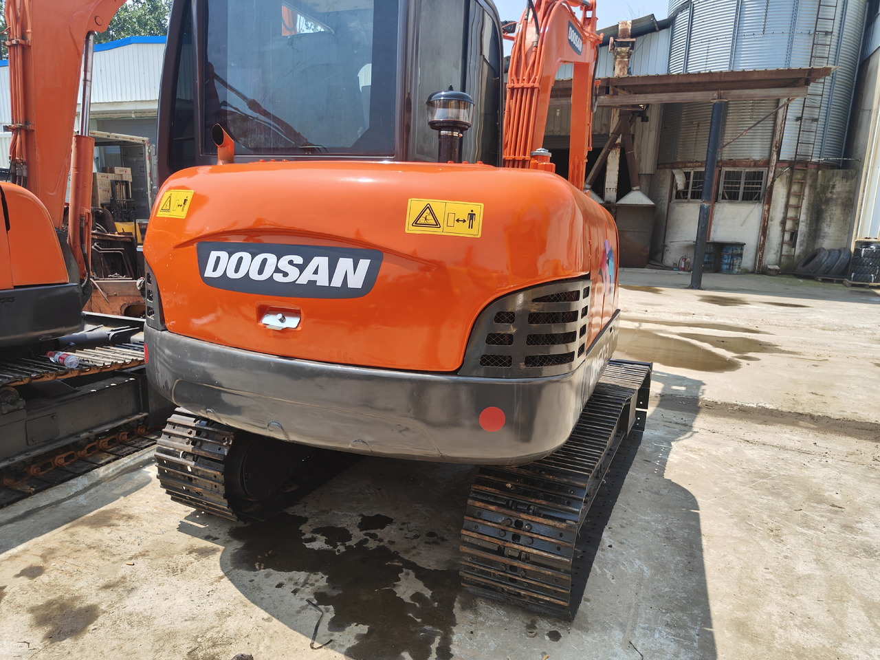 DOOSAN DH60-7 - Гусеничный экскаватор: фото 3 DOOSAN DH60-7 - Гусеничный экскаватор: фото 3
