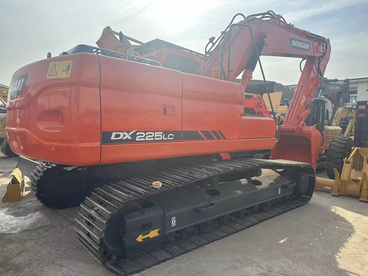 DOOSAN DX225LC - Гусеничный экскаватор: фото 1 DOOSAN DX225LC - Гусеничный экскаватор: фото 1