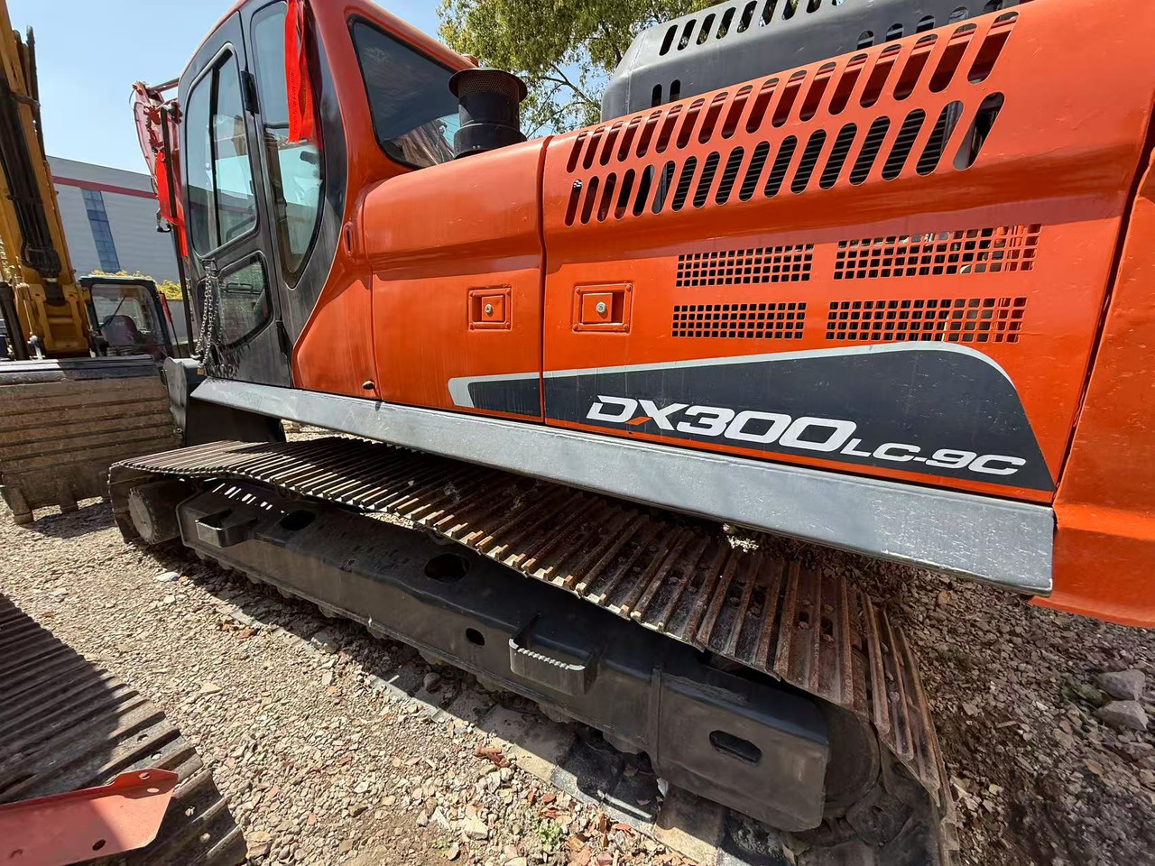DOOSAN DX300LC-9C - Гусеничный экскаватор: фото 2 DOOSAN DX300LC-9C - Гусеничный экскаватор: фото 2