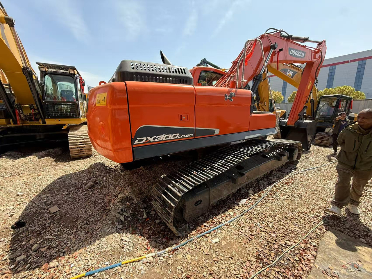 DOOSAN DX300LC-9C - Гусеничный экскаватор: фото 1 DOOSAN DX300LC-9C - Гусеничный экскаватор: фото 1