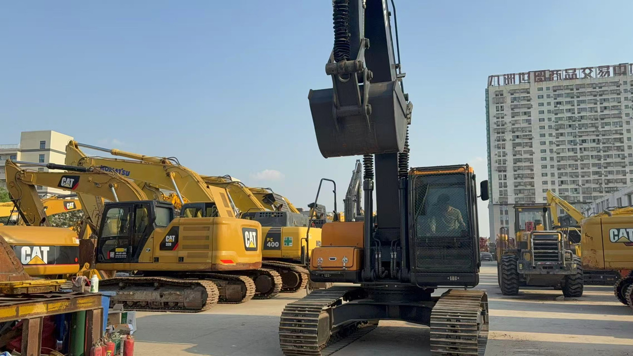 HYUNDAI R220LC-9S - Гусеничный экскаватор: фото 2 HYUNDAI R220LC-9S - Гусеничный экскаватор: фото 2