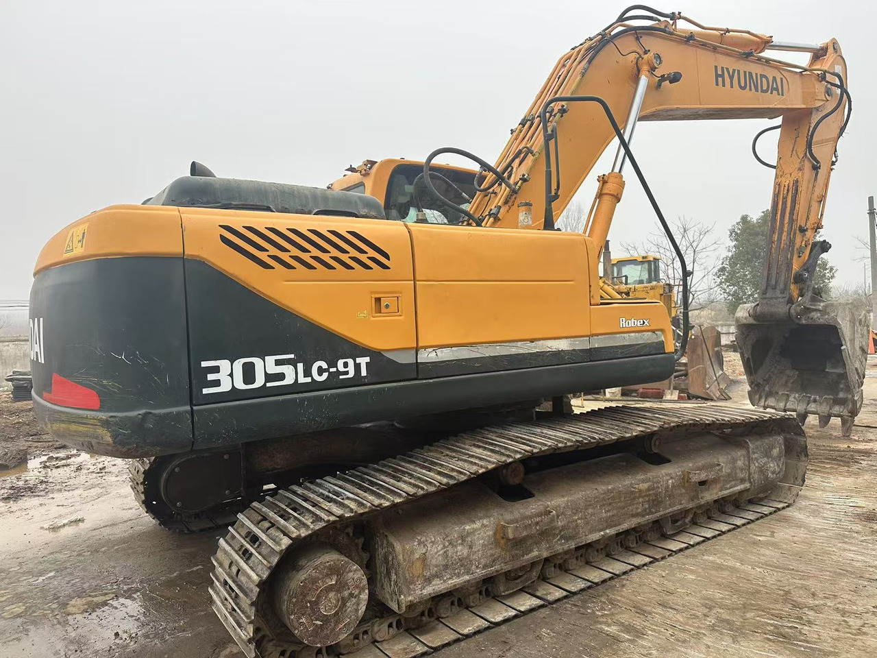 HYUNDAI R305LC-9T - Гусеничный экскаватор: фото 1 HYUNDAI R305LC-9T - Гусеничный экскаватор: фото 1