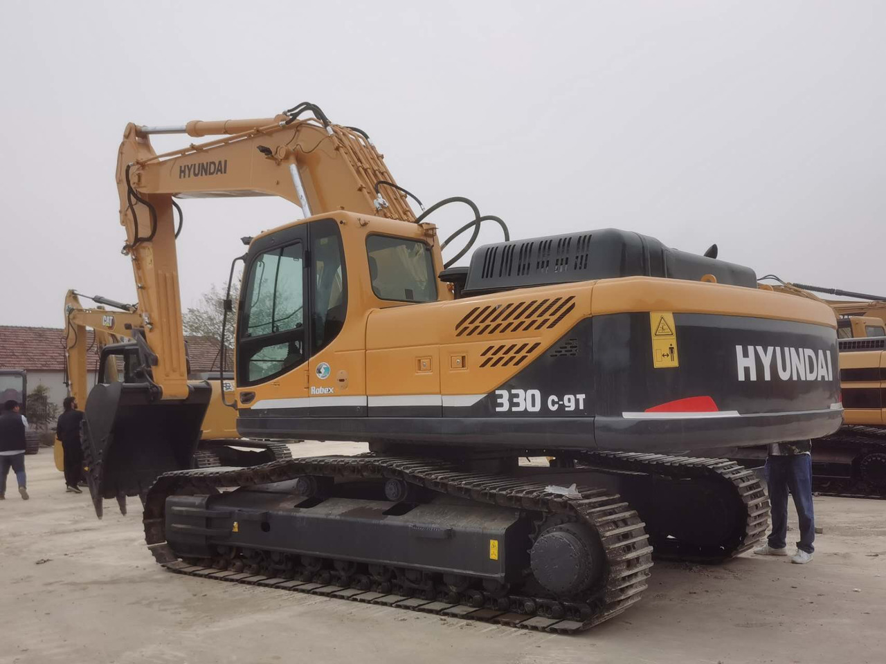 HYUNDAI R330LC-9T - Гусеничный экскаватор: фото 1 HYUNDAI R330LC-9T - Гусеничный экскаватор: фото 1