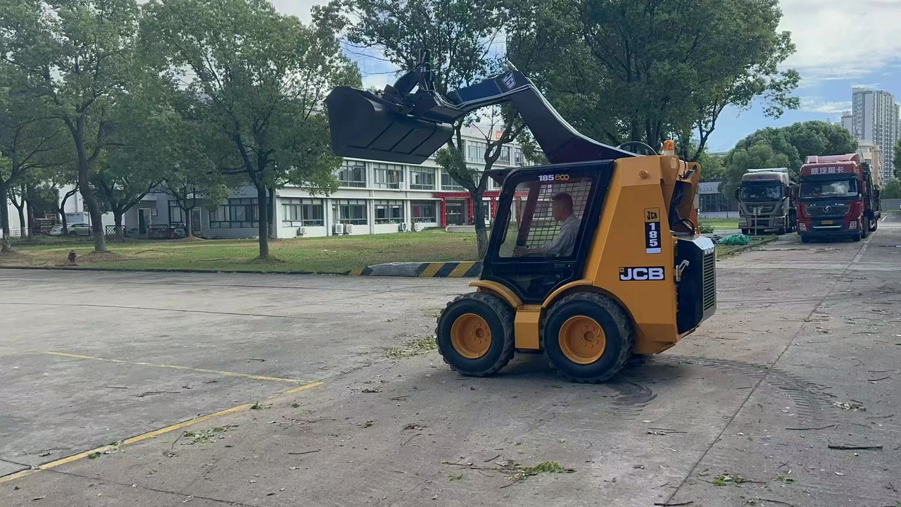 JCB JCB 185 - Мини-погрузчик с бортовым поворотом: фото 1 JCB JCB 185 - Мини-погрузчик с бортовым поворотом: фото 1