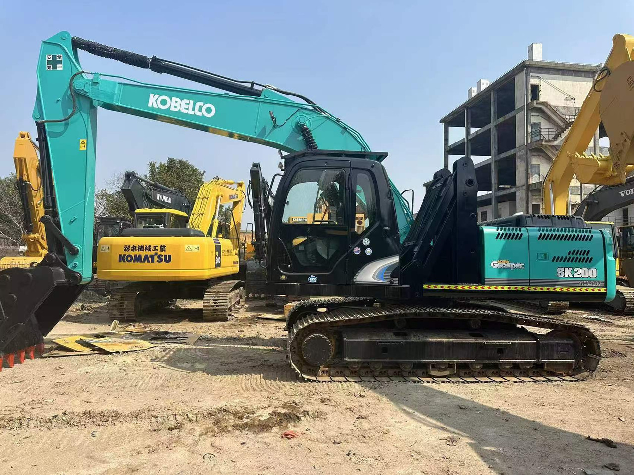 KOBELCO SK200-8 - Мини-экскаватор: фото 1 KOBELCO SK200-8 - Мини-экскаватор: фото 1