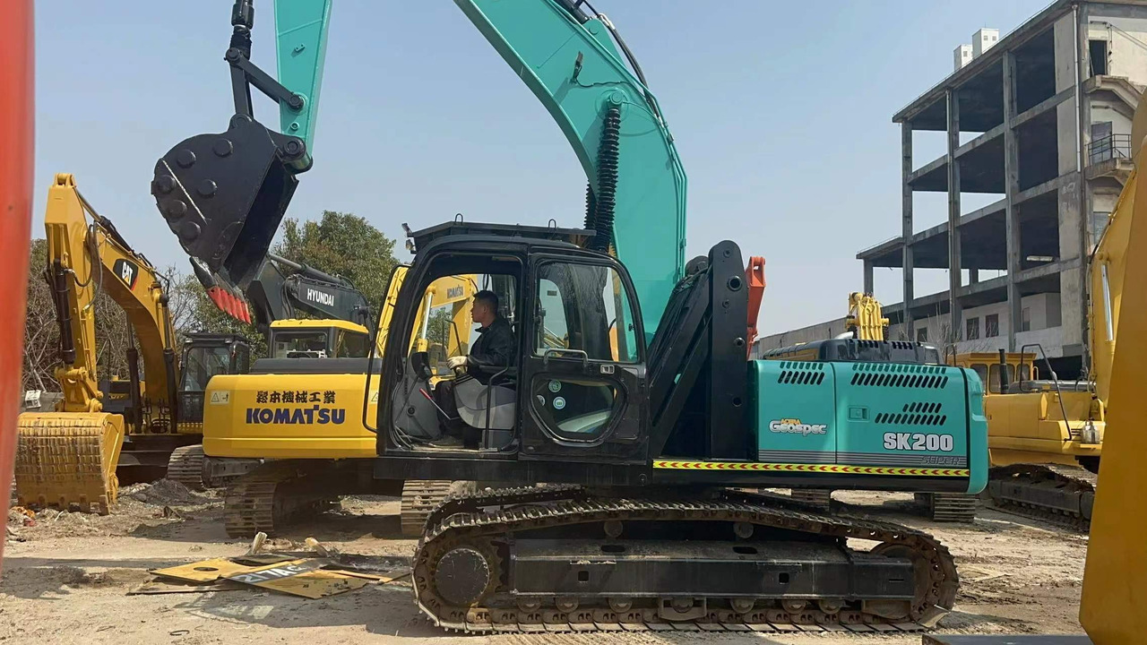 KOBELCO SK200-8 - Гусеничный экскаватор: фото 5 KOBELCO SK200-8 - Гусеничный экскаватор: фото 5