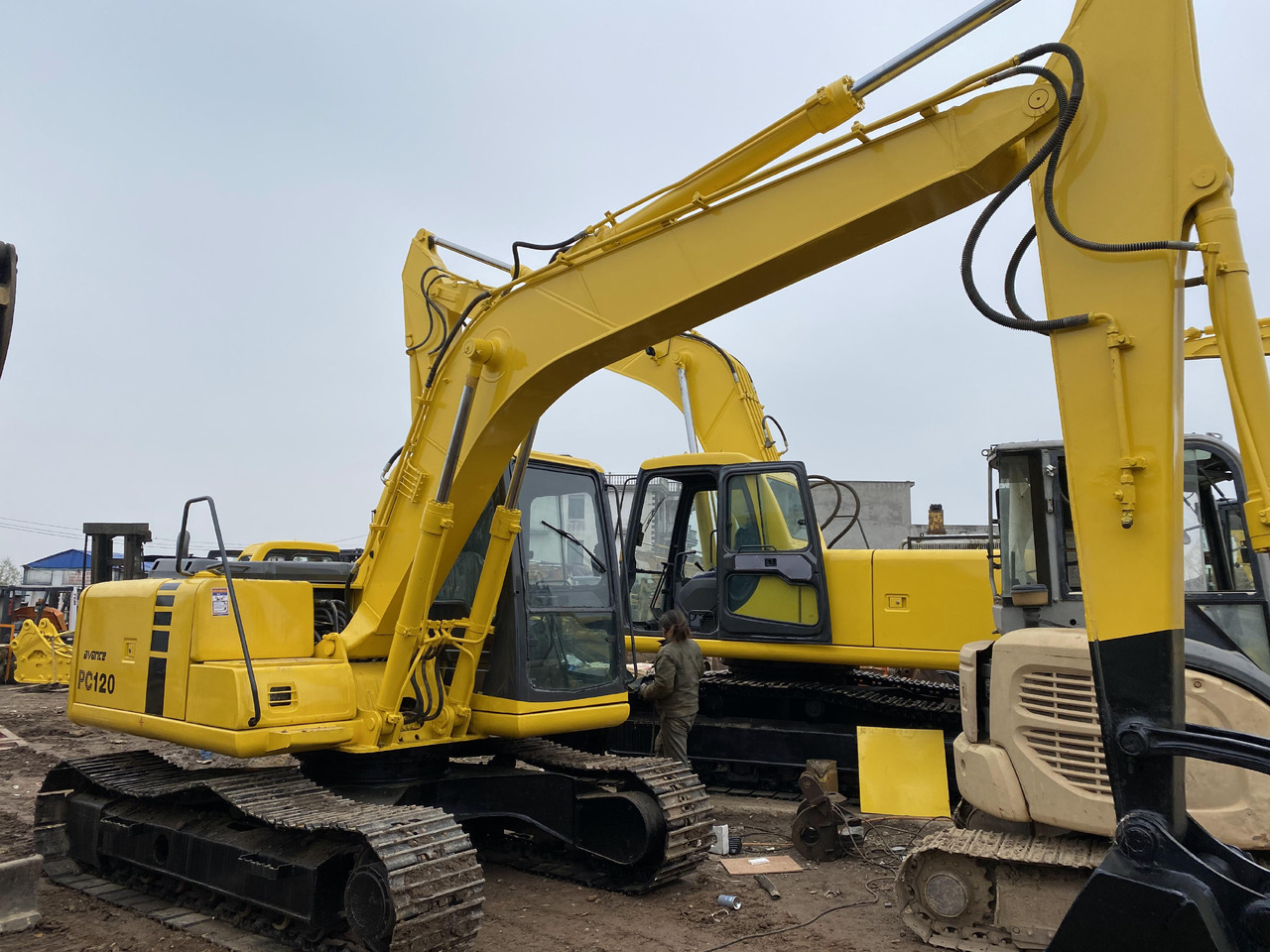 KOMATSU PC120-6 - Гусеничный экскаватор: фото 1 KOMATSU PC120-6 - Гусеничный экскаватор: фото 1