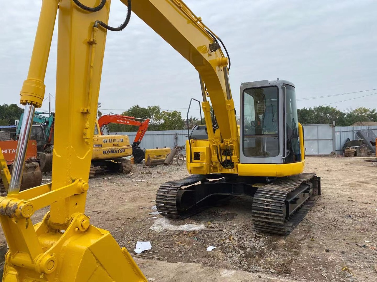 KOMATSU PC128US - Гусеничный экскаватор: фото 1 KOMATSU PC128US - Гусеничный экскаватор: фото 1