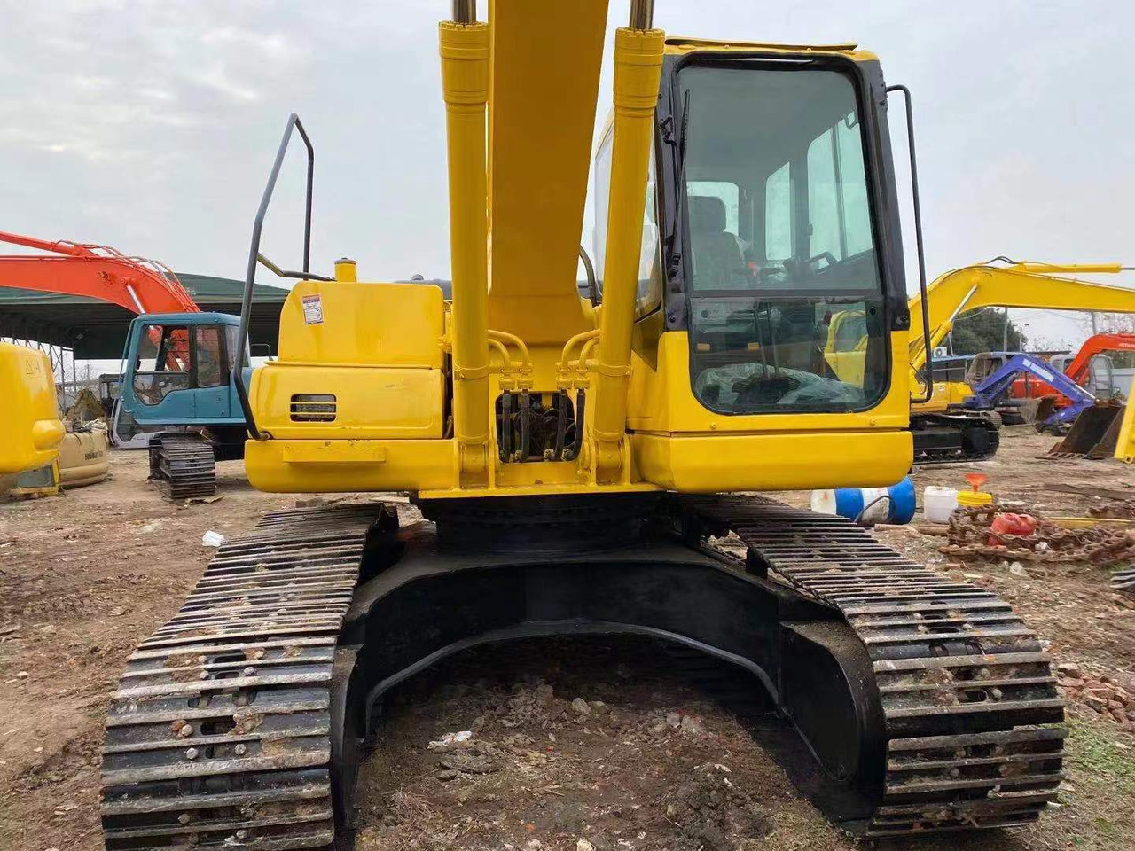 KOMATSU PC200-7 - Гусеничный экскаватор: фото 3 KOMATSU PC200-7 - Гусеничный экскаватор: фото 3