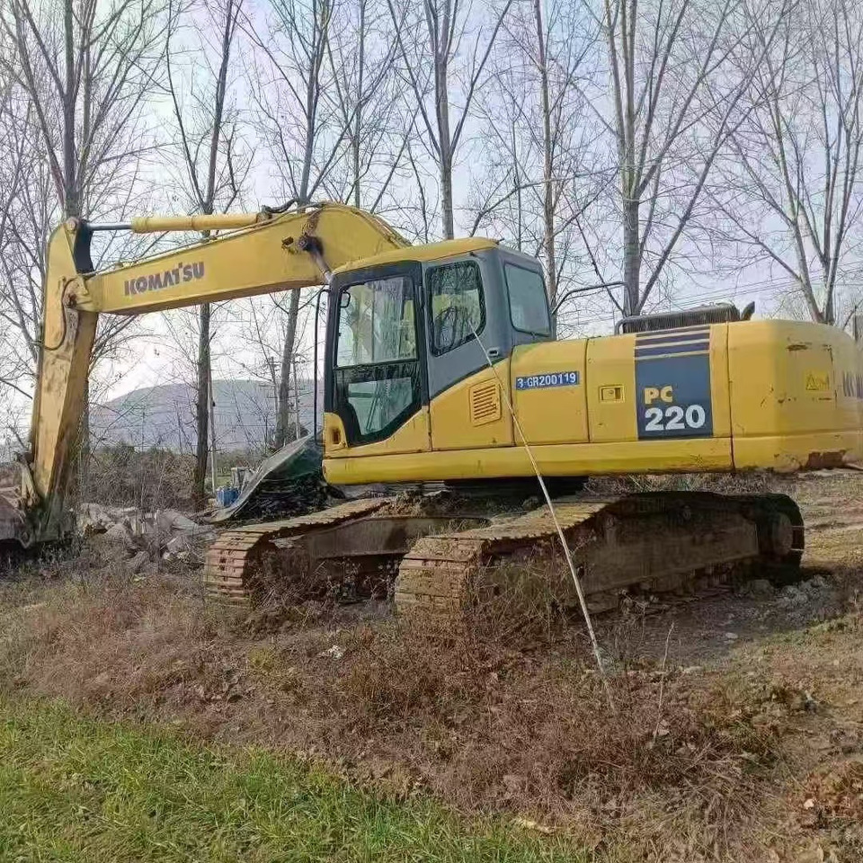 KOMATSU PC220-7 - Гусеничный экскаватор: фото 1 KOMATSU PC220-7 - Гусеничный экскаватор: фото 1