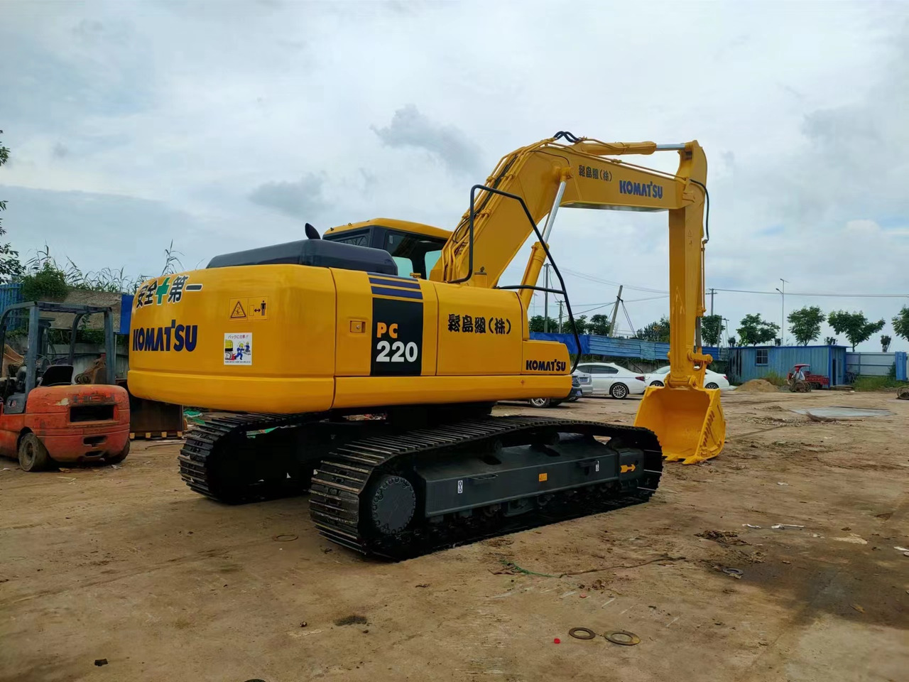 KOMATSU PC220-7 - Гусеничный экскаватор: фото 3 KOMATSU PC220-7 - Гусеничный экскаватор: фото 3