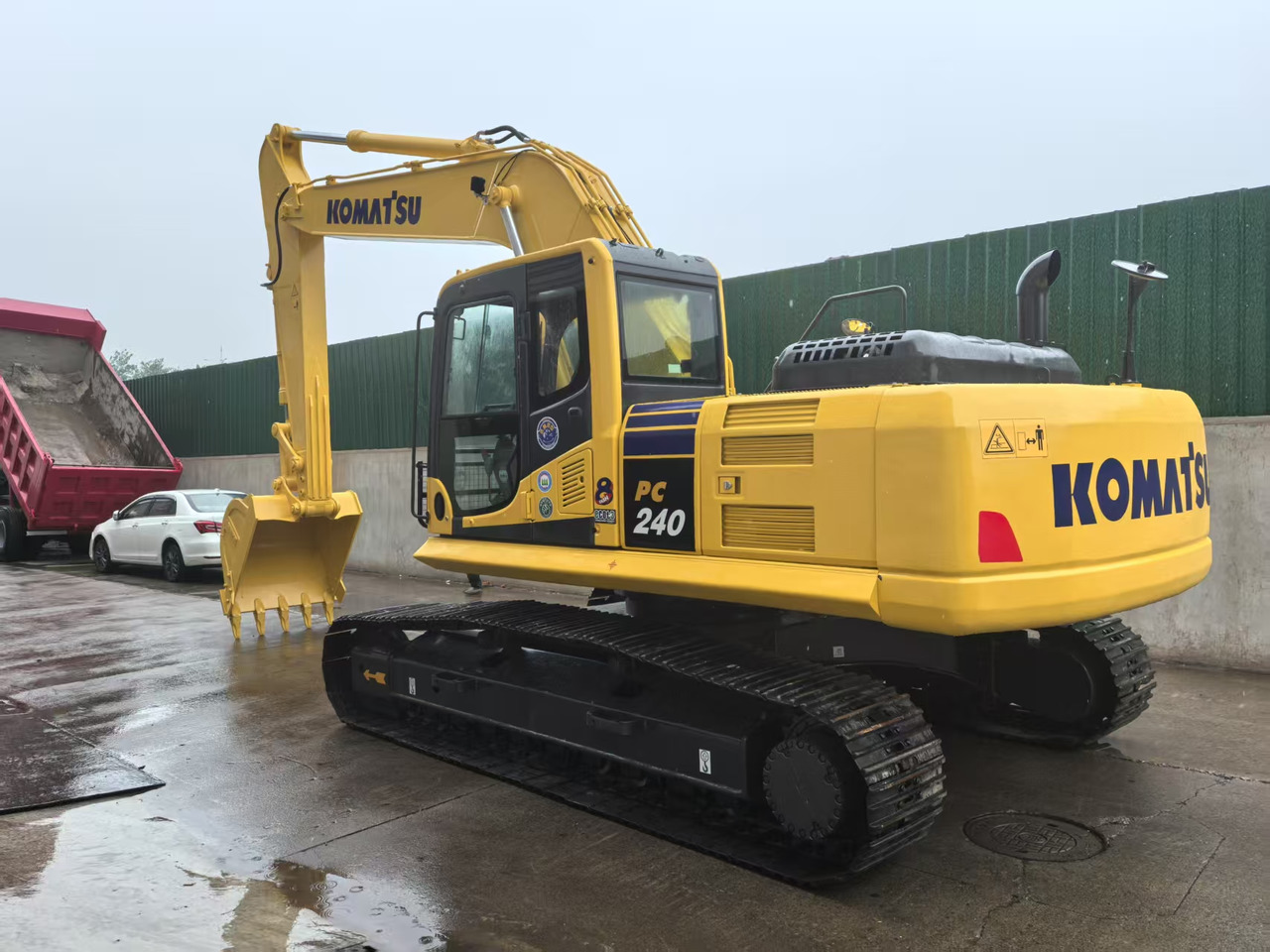 KOMATSU PC240LC-8M0 - Гусеничный экскаватор: фото 4 KOMATSU PC240LC-8M0 - Гусеничный экскаватор: фото 4