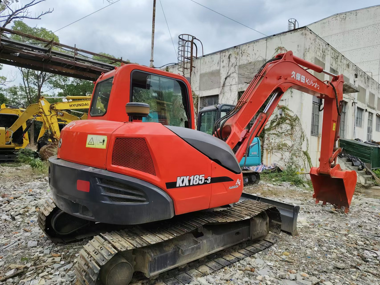 Kubota KX185-3 - Гусеничный экскаватор: фото 1 Kubota KX185-3 - Гусеничный экскаватор: фото 1