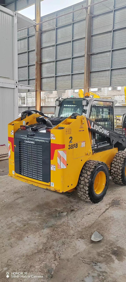 Liugong CLG385B - Мини-погрузчик с бортовым поворотом: фото 4 Liugong CLG385B - Мини-погрузчик с бортовым поворотом: фото 4