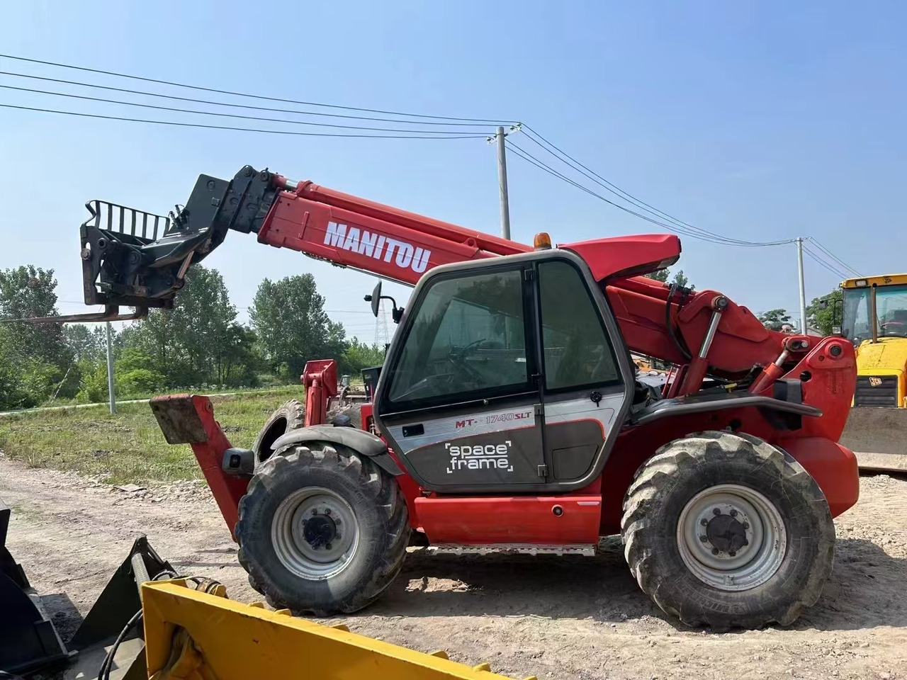 MANITOU MT1740SLT - Телескопический погрузчик: фото 3 MANITOU MT1740SLT - Телескопический погрузчик: фото 3