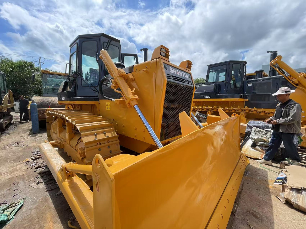 SHANTUI SD16 - Бульдозер: фото 2 SHANTUI SD16 - Бульдозер: фото 2