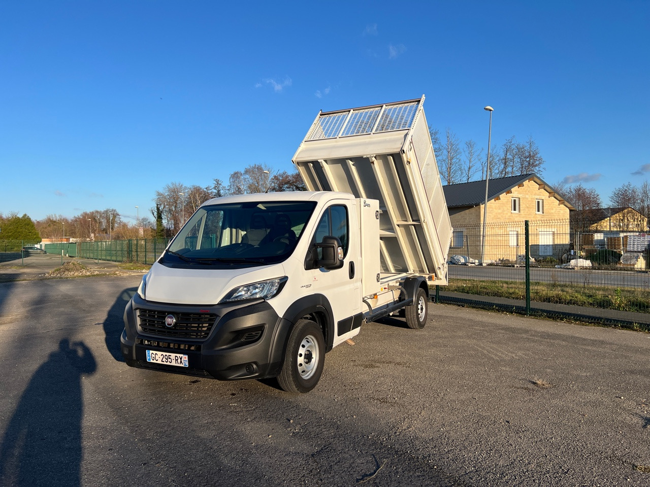 FIAT Ducato Benne + Coffre 2.3L 160 ch - Малотоннажный самосвал: фото 1 FIAT Ducato Benne + Coffre 2.3L 160 ch - Малотоннажный самосвал: фото 1