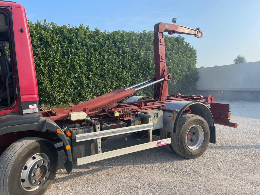 FIAT IVECO EUROCARGO 150E23 - Крюковой мультилифт: фото 4 FIAT IVECO EUROCARGO 150E23 - Крюковой мультилифт: фото 4