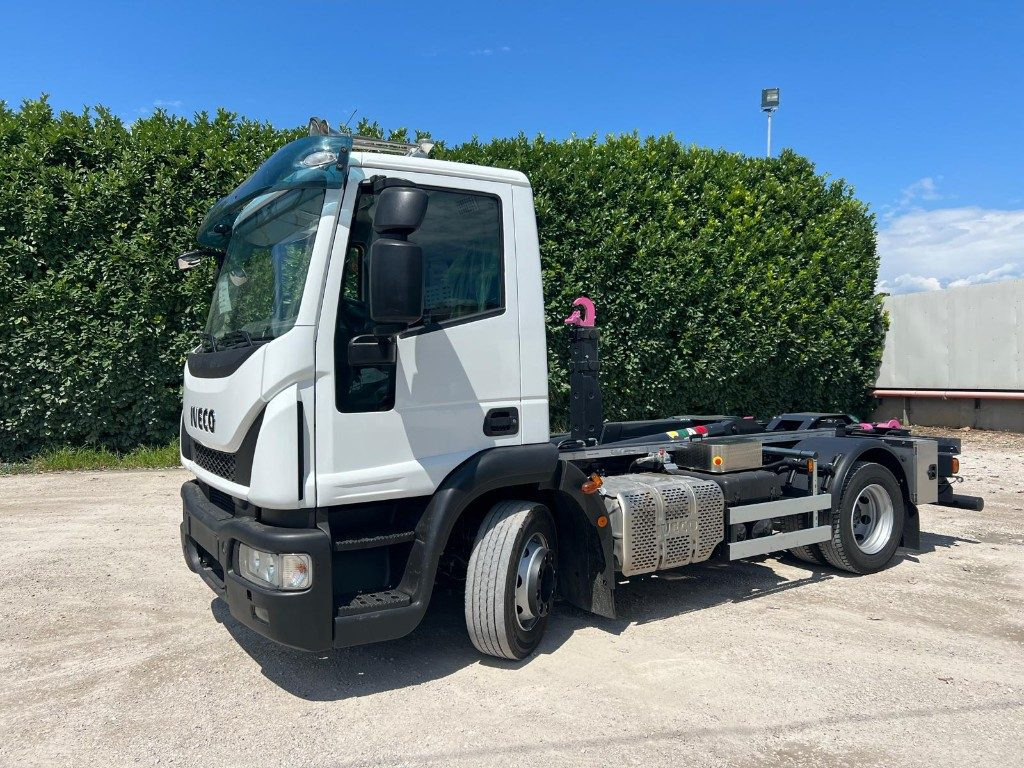 IVECO EUROCARGO 120E28 CON SCARRABILE NUOVO - Крюковой мультилифт: фото 1 IVECO EUROCARGO 120E28 CON SCARRABILE NUOVO - Крюковой мультилифт: фото 1