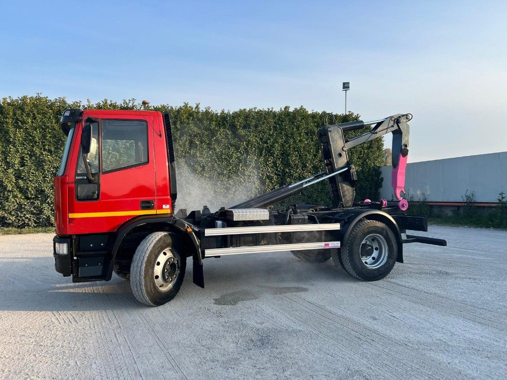 IVECO EUROCARGO 150E18K SCARRABILE - Крюковой мультилифт: фото 2 IVECO EUROCARGO 150E18K SCARRABILE - Крюковой мультилифт: фото 2